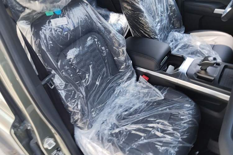 Used 212 T01 2024 2.0T Explorer Right Front Seat