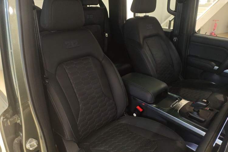 Used 212 T01 2024 2.0T Explorer Right Front Seat