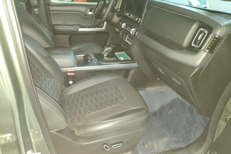 Used 212 T01 2024 2.0T Explorer Right Front Seat