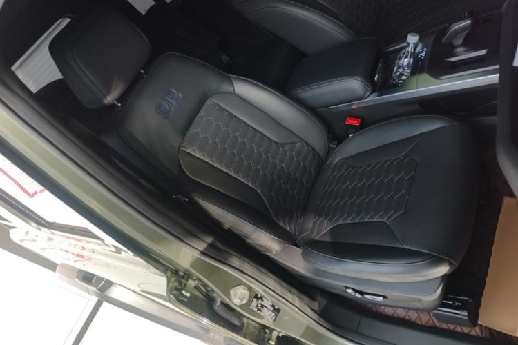 Used 212 T01 2024 2.0T Explorer Right Front Seat