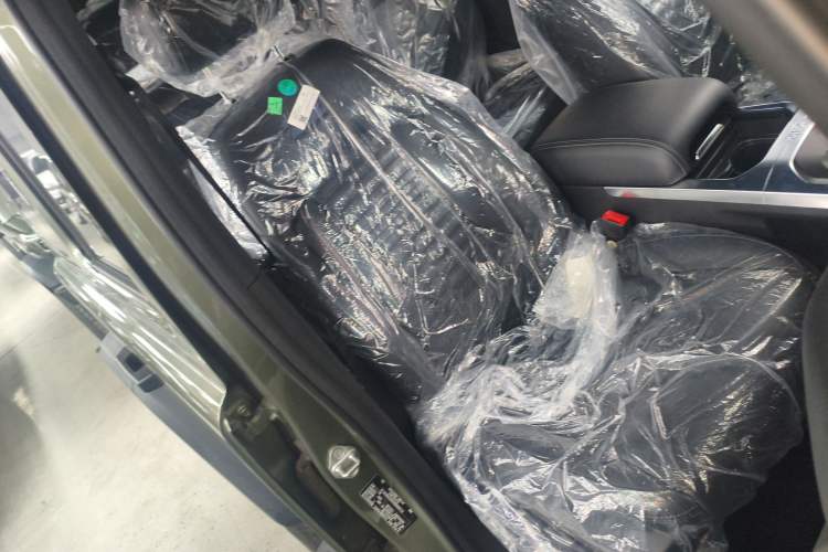 Used 212 T01 2024 2.0T Explorer Right Front Seat