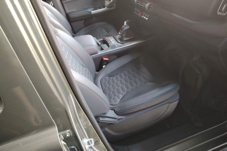 Used 212 T01 2024 2.0T Mechanic Right Front Seat