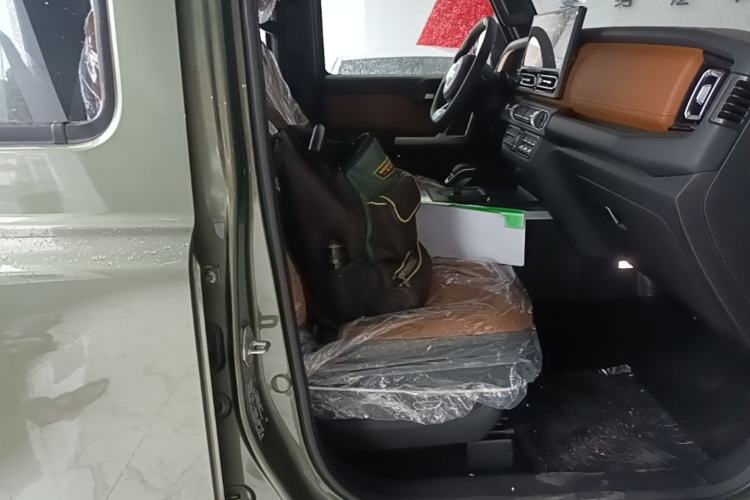 Used 212 T01 2024 2.0T Explorer Right Front Seat