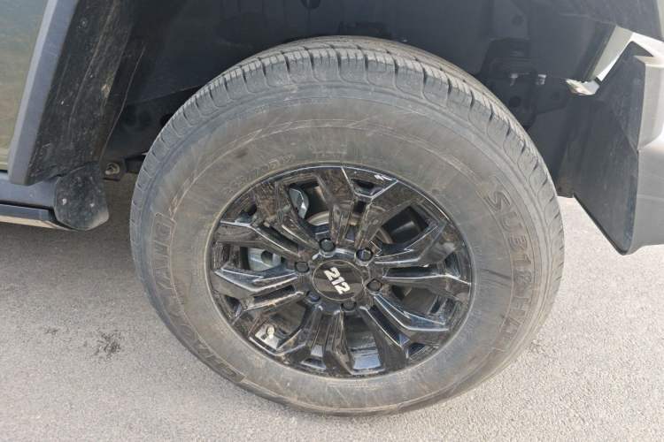 Used 212 T01 2024 2.0T Explorer Right Front Wheel Hub