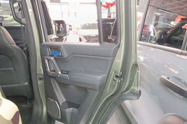 Used 212 T01 2024 2.0T Explorer Right Rear Door Interior