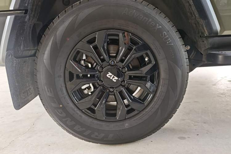 Used 212 T01 2024 2.0T Explorer Right Rear Wheel Hub