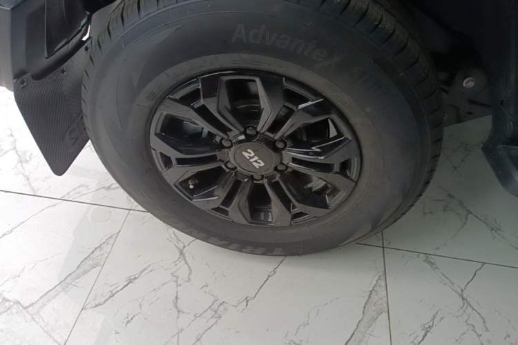 Used 212 T01 2024 2.0T Explorer Right Rear Wheel Hub