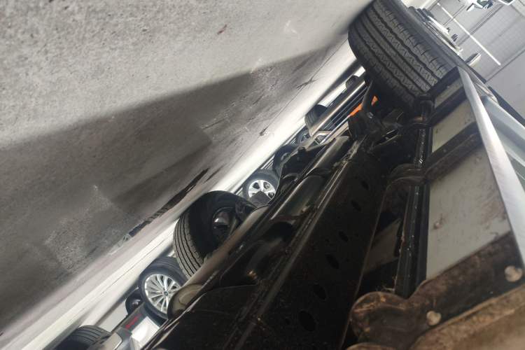 Used 212 T01 2024 2.0T Explorer Right Side Sill