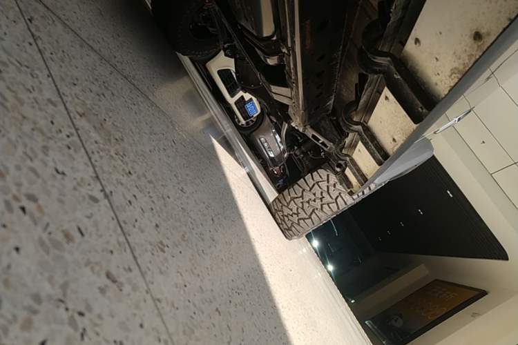 Used 212 T01 2024 2.0T Explorer Right Side Sill
