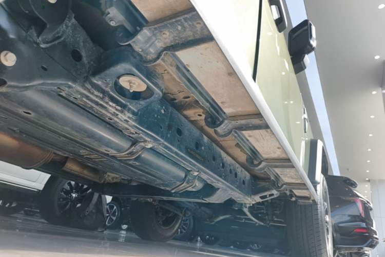 Used 212 T01 2024 2.0T Explorer Right Side Sill