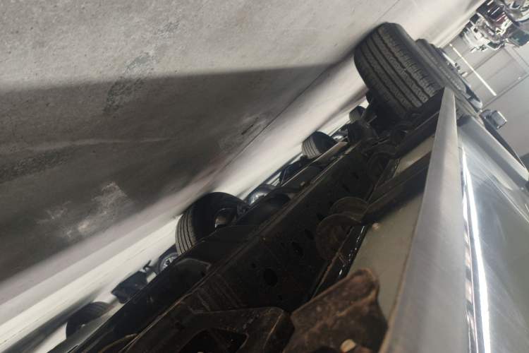 Used 212 T01 2024 2.0T Explorer Right Side Sill