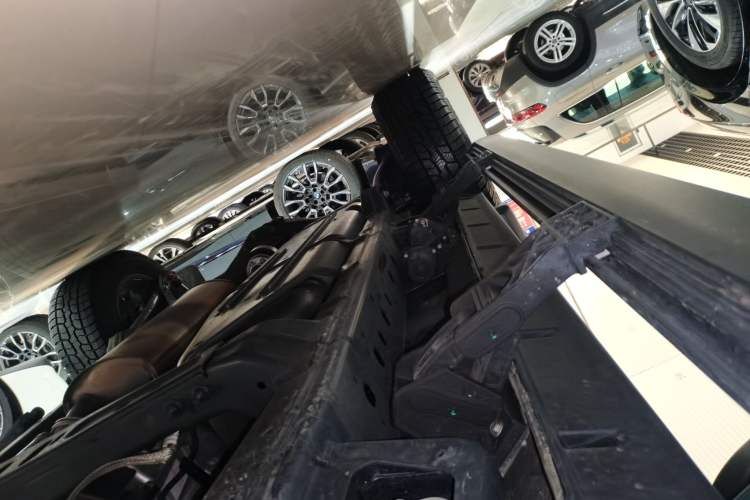 Used 212 T01 2024 2.0T Review Officer Right Side Sill