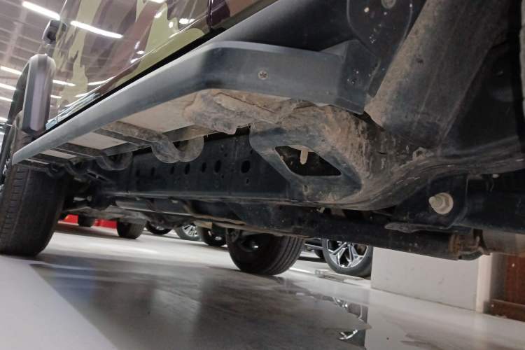 Used 212 T01 2024 2.0T Explorer Right Side Sill