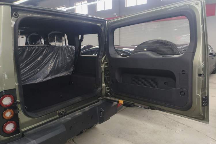Used 212 T01 2024 2.0T Explorer Trunk