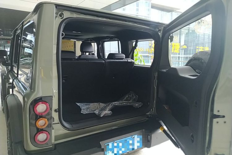 Used 212 T01 2024 2.0T Explorer Trunk