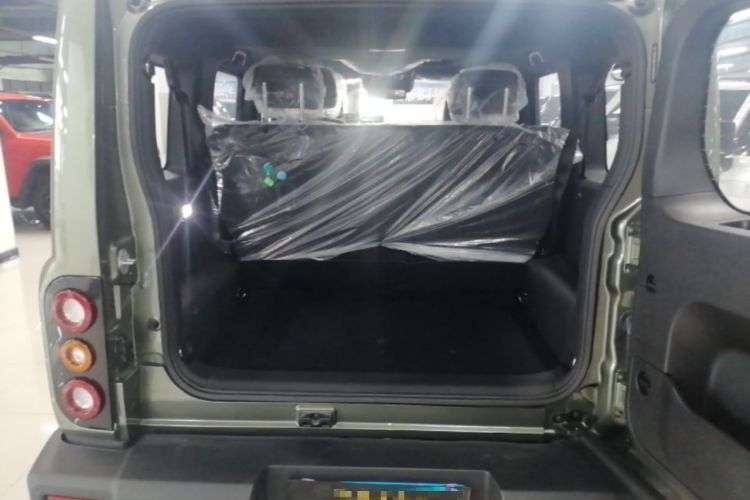 Used 212 T01 2024 2.0T Explorer Trunk