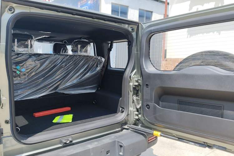 Used 212 T01 2024 2.0T Explorer Trunk