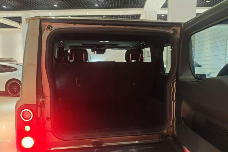Used 212 T01 2024 2.0T Explorer Trunk