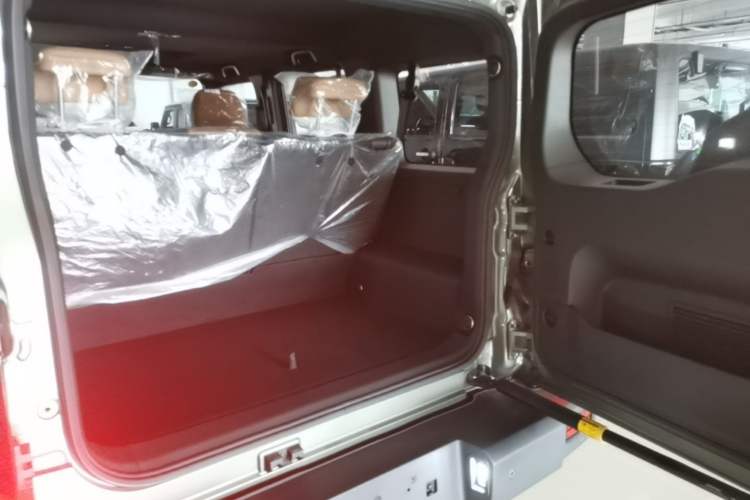 Used 212 T01 2024 2.0T Explorer Trunk
