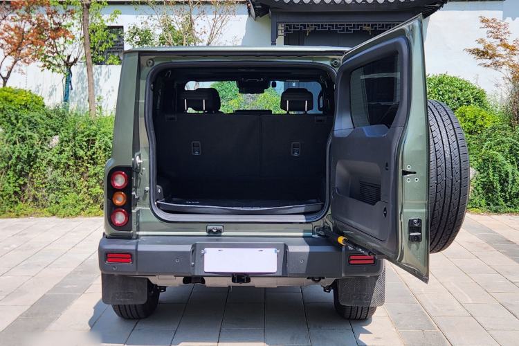 Used 212 T01 2024 2.0T Explorer Trunk