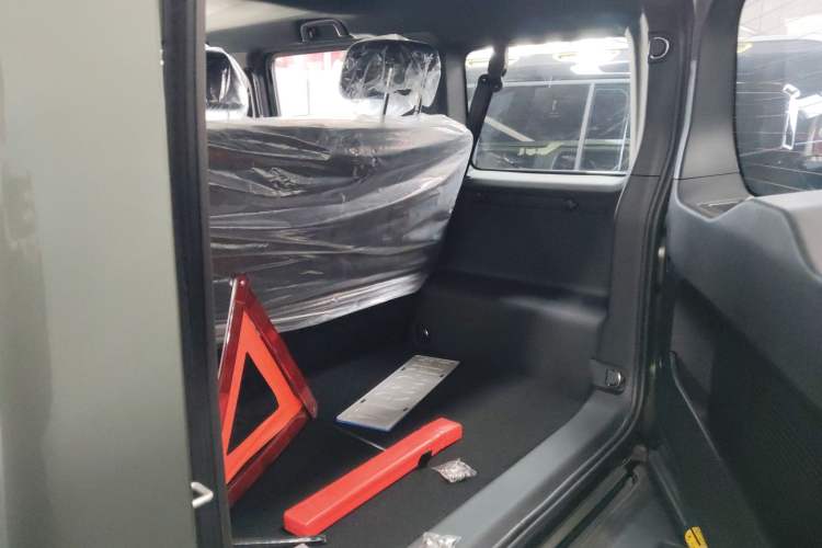 Used 212 T01 2024 2.0T Explorer Trunk