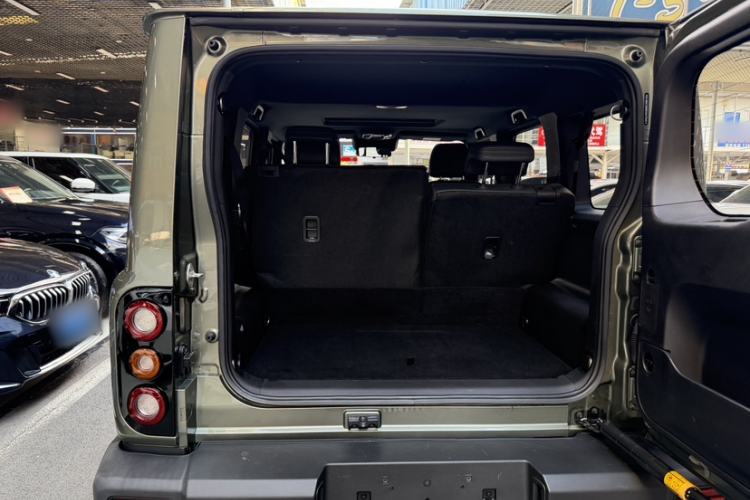Used 212 T01 2024 2.0T Explorer Trunk