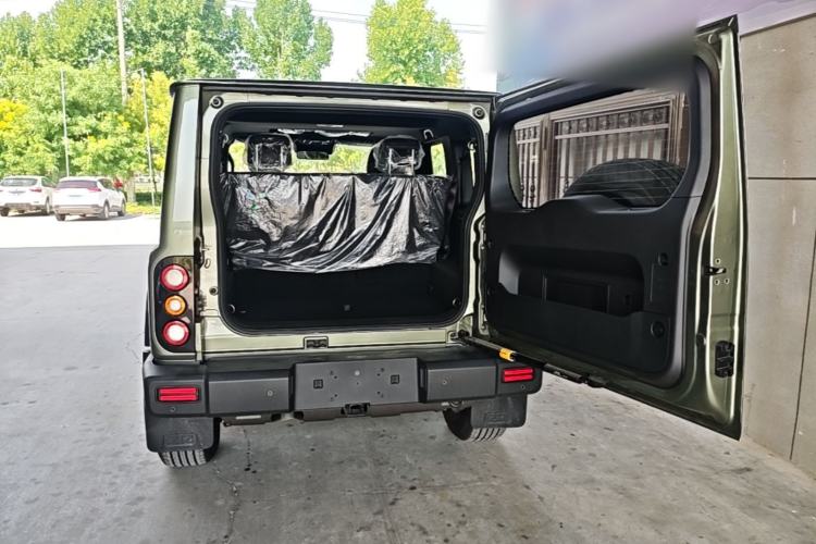 Used 212 T01 2024 2.0T Explorer Trunk