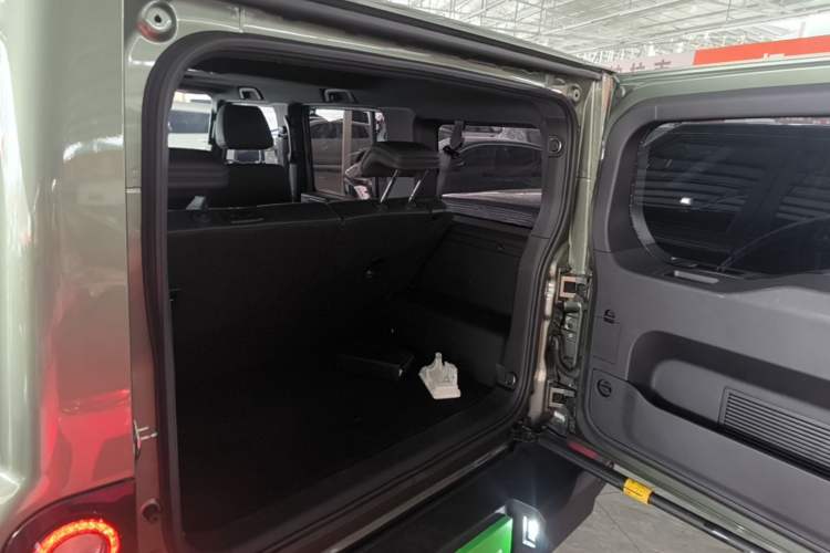 Used 212 T01 2024 2.0T Mechanic Trunk