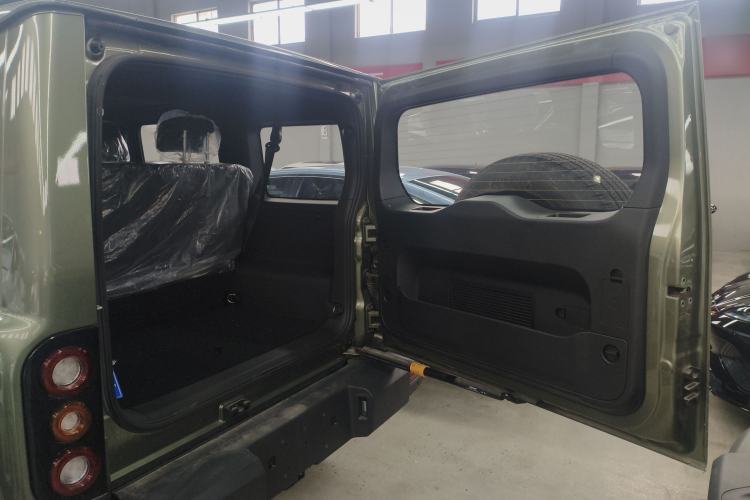 Used 212 T01 2024 2.0T Explorer Trunk