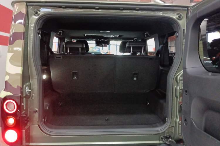 Used 212 T01 2024 2.0T Explorer Trunk