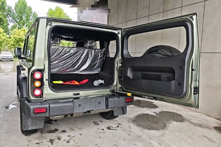 Used 212 T01 2024 2.0T Explorer Trunk