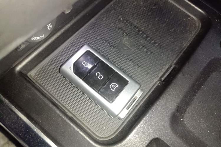 Used 212 T01 2024 2.0T Explorer Vehicle Key