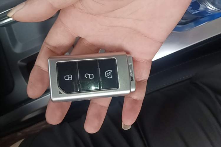 Used 212 T01 2024 2.0T Explorer Vehicle Key
