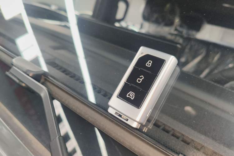 Used 212 T01 2024 2.0T Explorer Vehicle Key