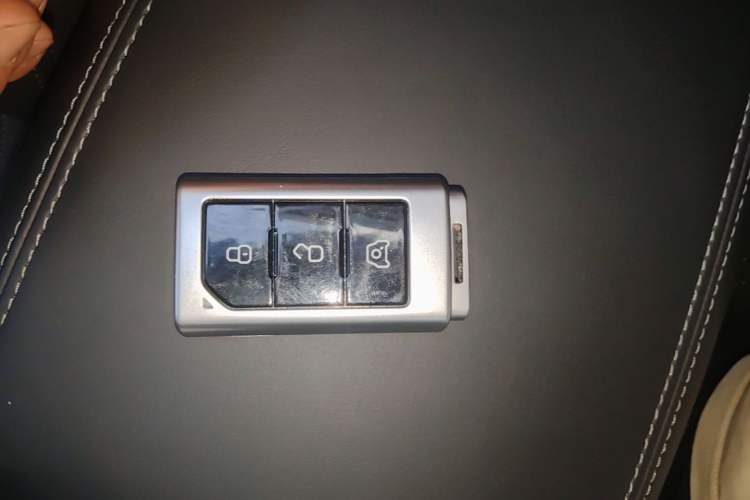 Used 212 T01 2024 2.0T Explorer Vehicle Key