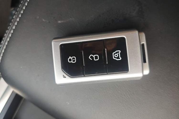 Used 212 T01 2024 2.0T Explorer Vehicle Key