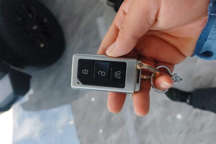 Used 212 T01 2024 2.0T Explorer Vehicle Key
