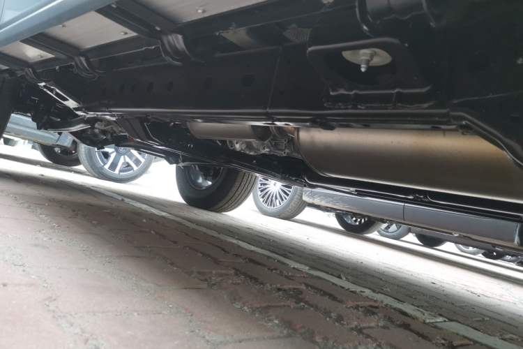 Used 212 T01 2024 2.0T Explorer Chassis Rear Left