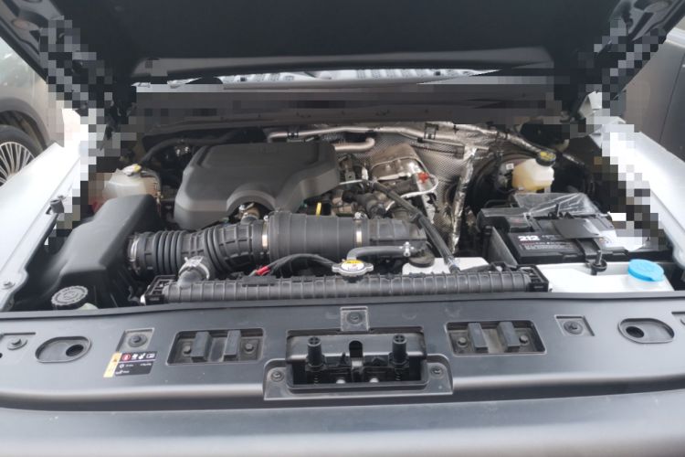 Used 212 T01 2024 2.0T Explorer Engine Bay