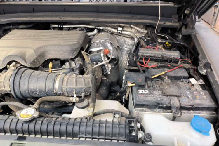 Used 212 T01 2024 2.0T Explorer Engine Bay Left