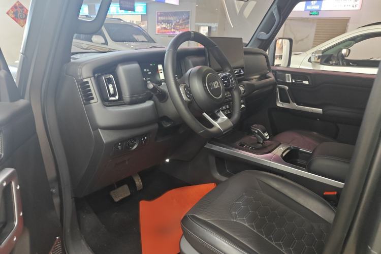 Used 212 T01 2024 2.0T Explorer Interior 1