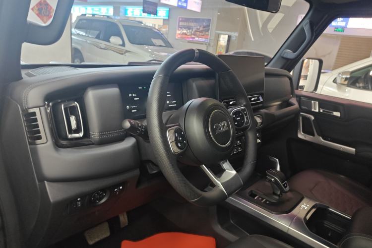 Used 212 T01 2024 2.0T Explorer Interior 2