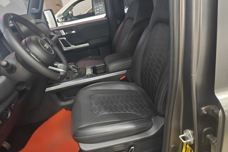 Used 212 T01 2024 2.0T Explorer Left Front Seat