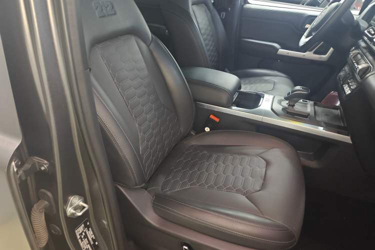 Used 212 T01 2024 2.0T Explorer Right Front Seat