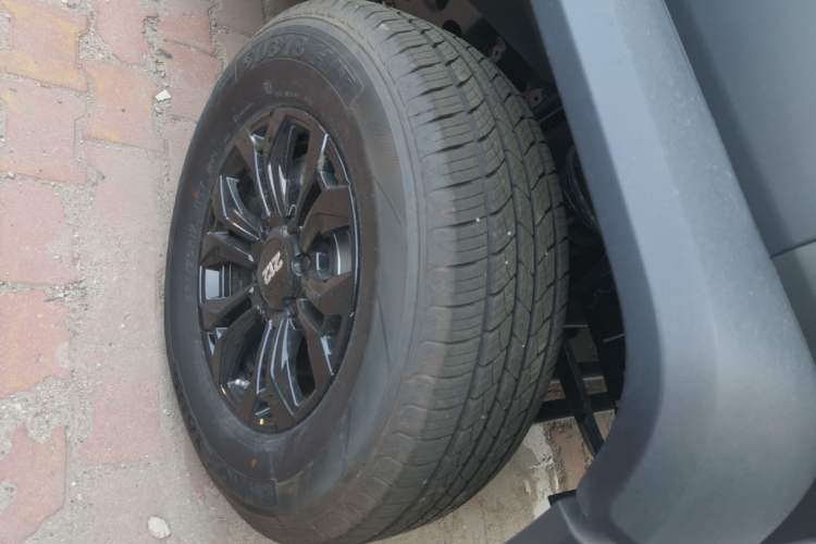 Used 212 T01 2024 2.0T Explorer Right Front Wheel Hub
