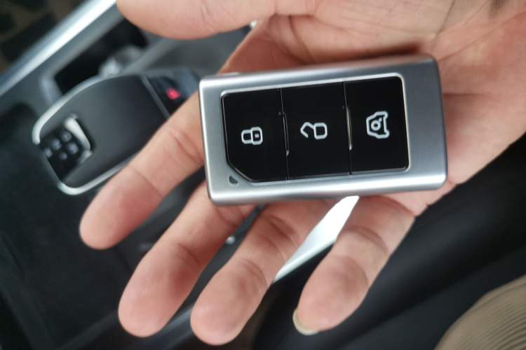 Used 212 T01 2024 2.0T Explorer Vehicle Key