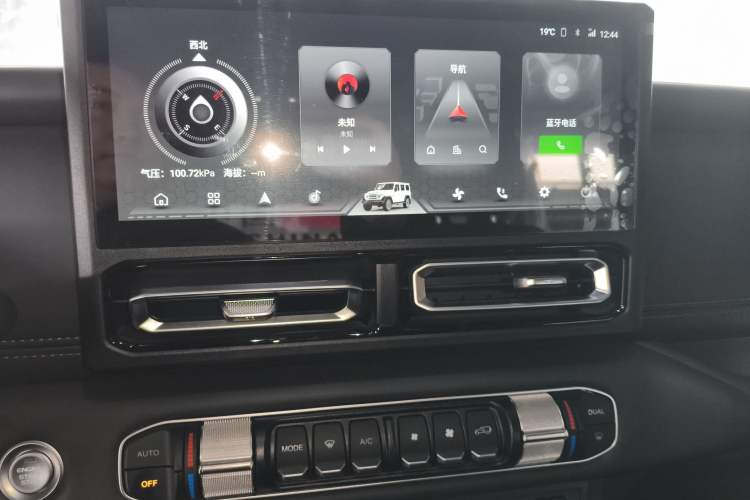 Used 212 T01 2024 2.0T Mechanic Audio And AC Panel
