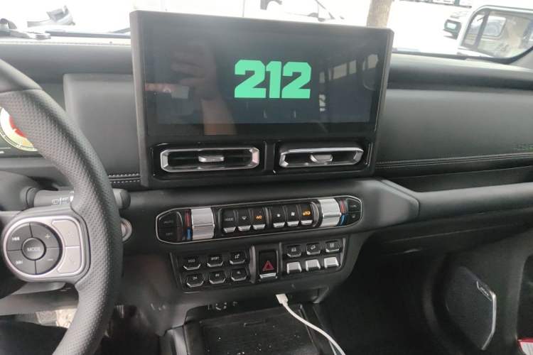 Used 212 T01 2024 2.0T Mechanic Audio And AC Panel