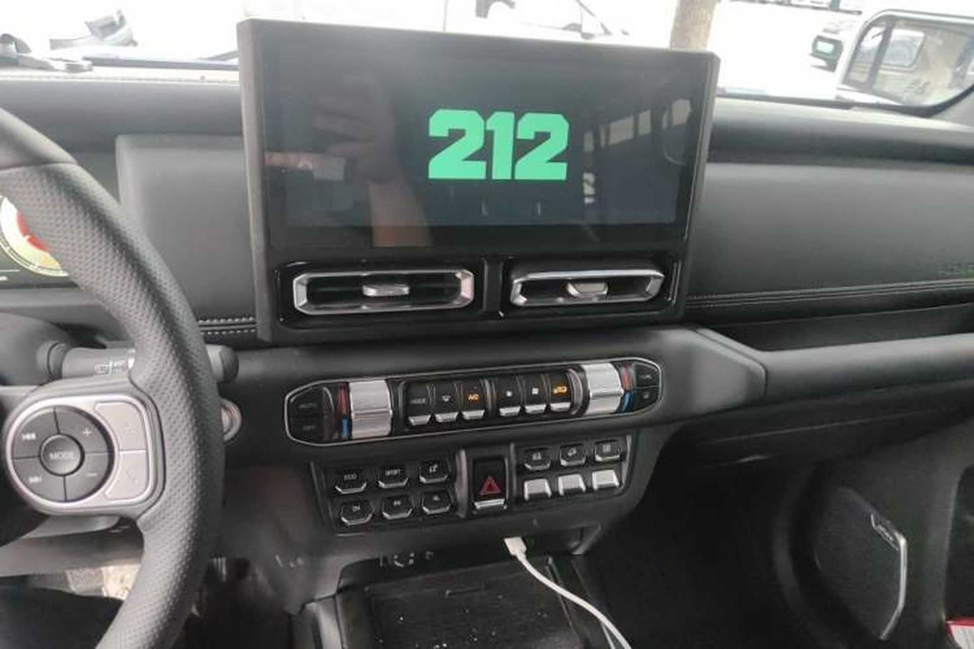 Used 212 T01 2024 2.0T Mechanic Audio And AC Panel