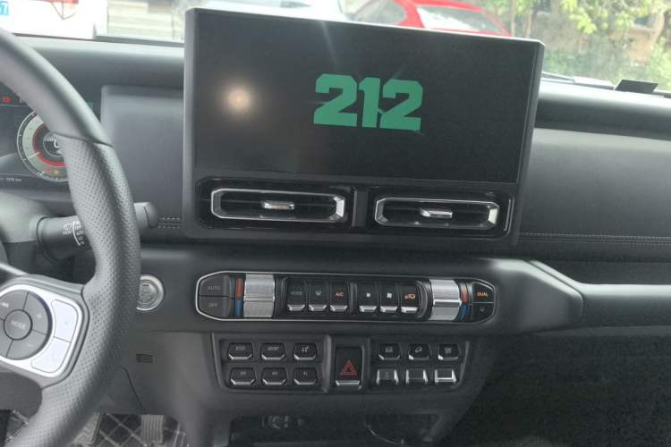 Used 212 T01 2024 2.0T Mechanic Audio And AC Panel
